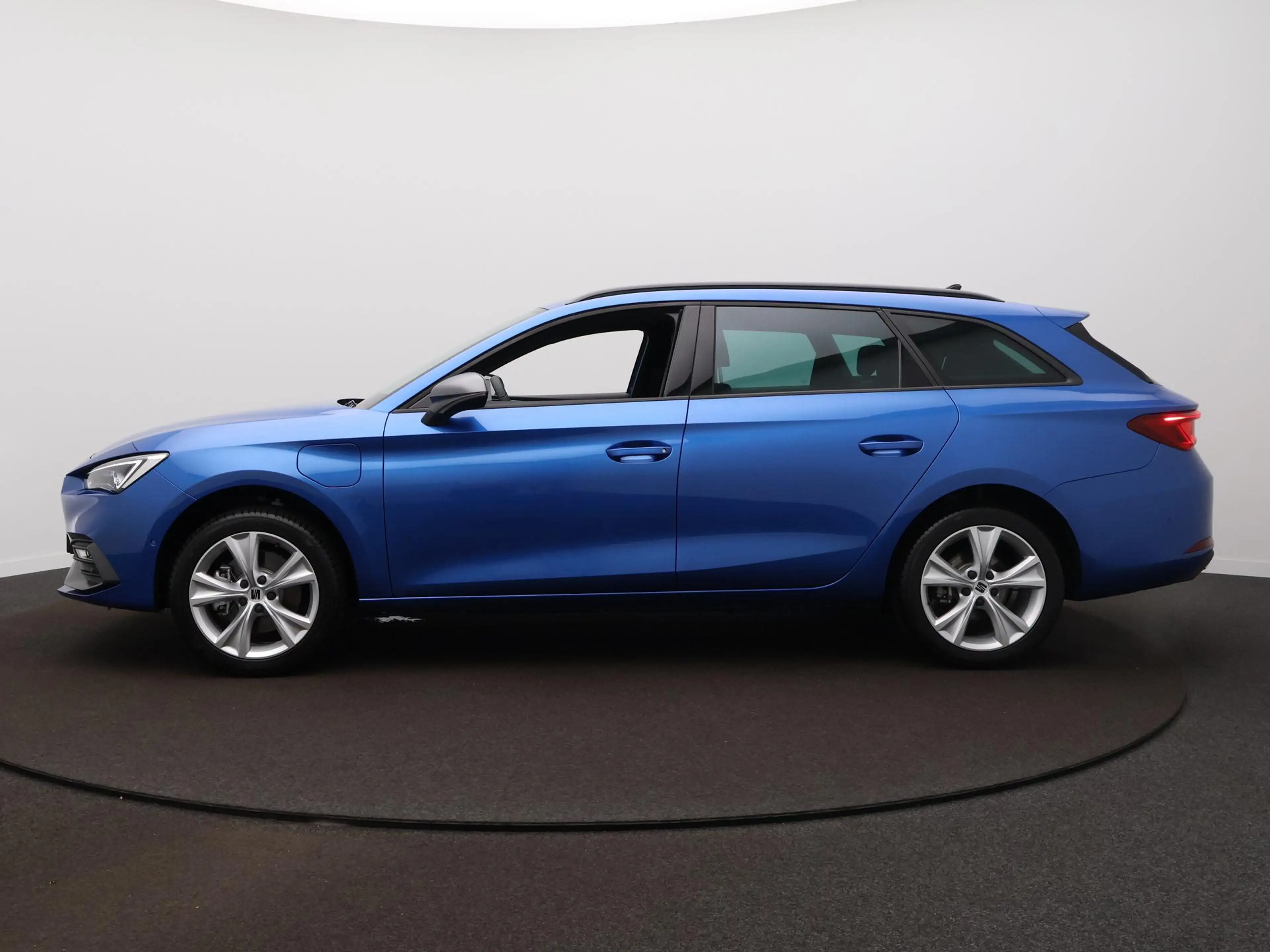 SEAT Leon e-Hybrid Sportstourer FR Business 1.5 TSI eHybrid 150 kW / — photo 8