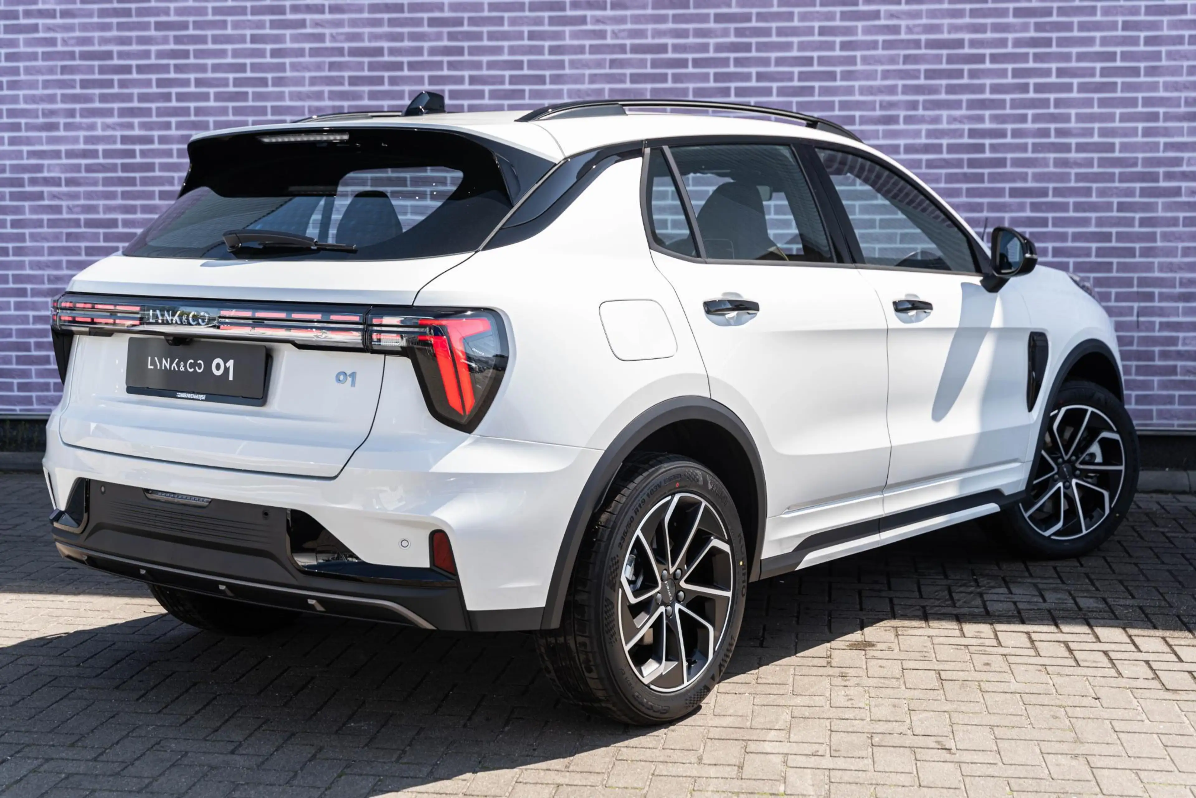 Lynk & Co 01 Plug-in Hybrid 1.5 Core | Ledverlichting | 1800 kg — photo 6