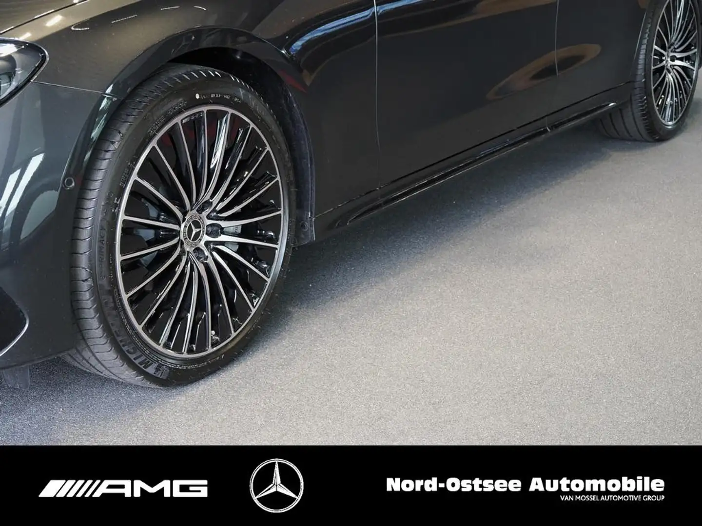 Mercedes-Benz E 300 de 4m T AMG-EDITION 20-ZO NIGHT PANO AHK Grau - 2