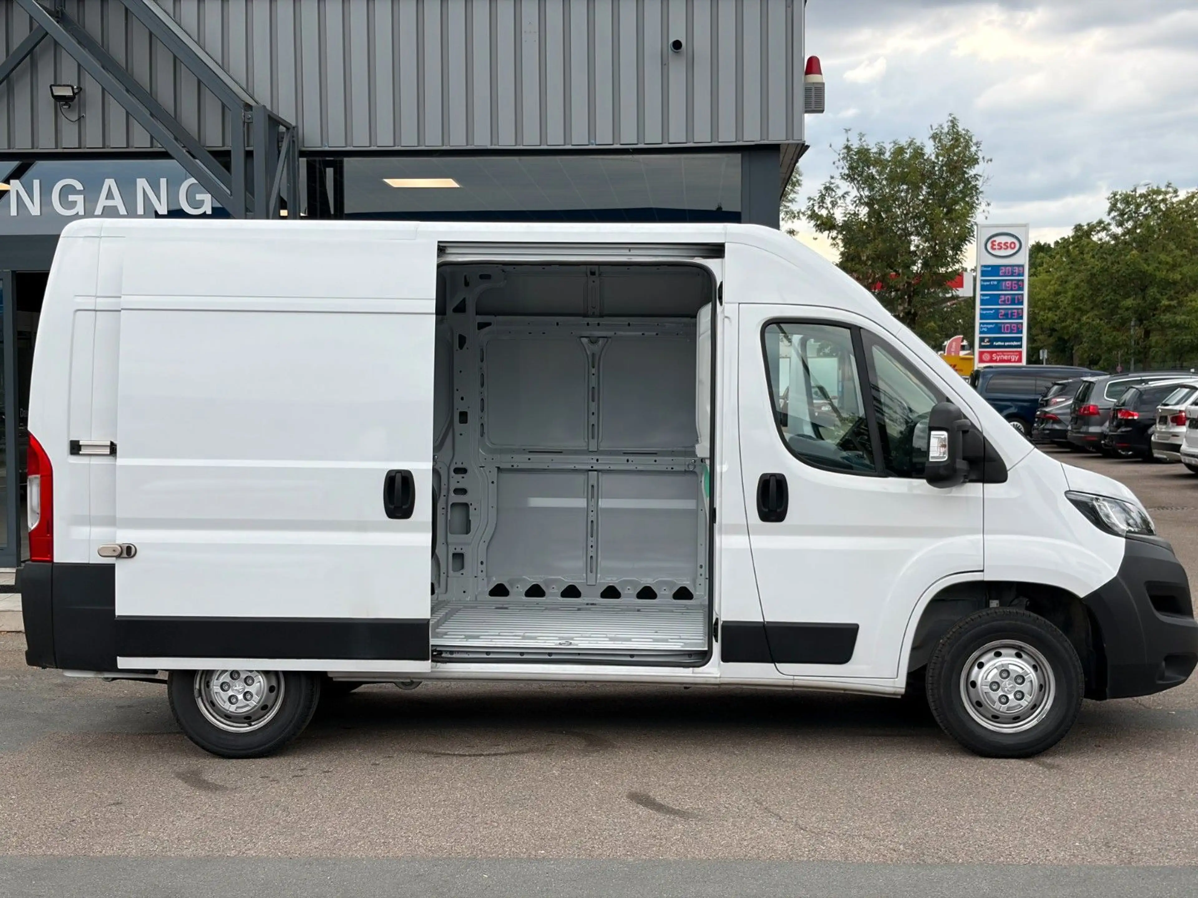 Peugeot Boxer 2.2 BlueHDi Kasten Hochraum 333 L2H2 140 — photo 3