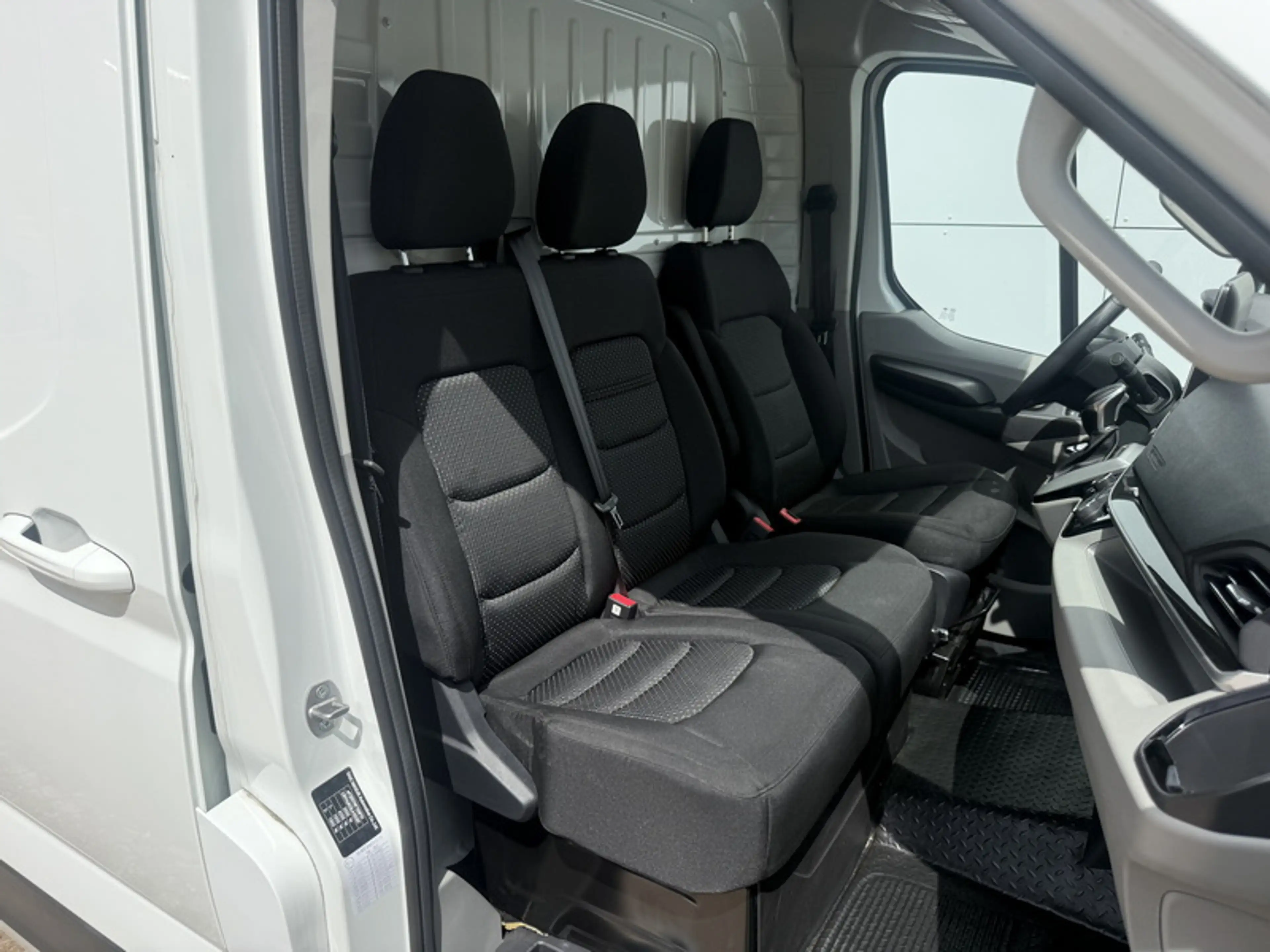 Maxus eDeliver 9 89 kWh 204PK L3H2 Elektrische Koelwagen Vriezer Du — photo 9