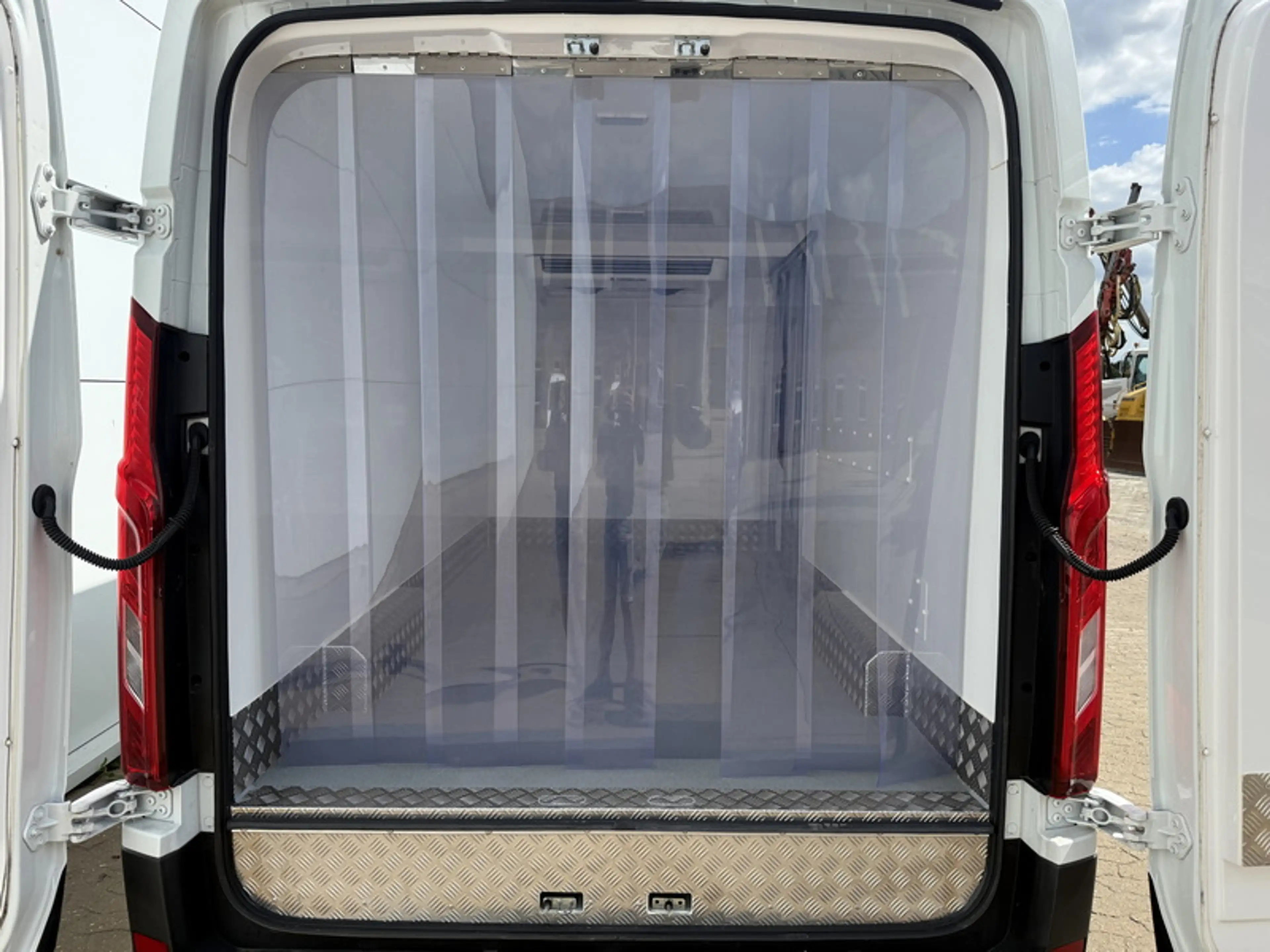 Maxus eDeliver 9 89 kWh 204PK L3H2 Elektrische Koelwagen Vriezer Du — photo 13