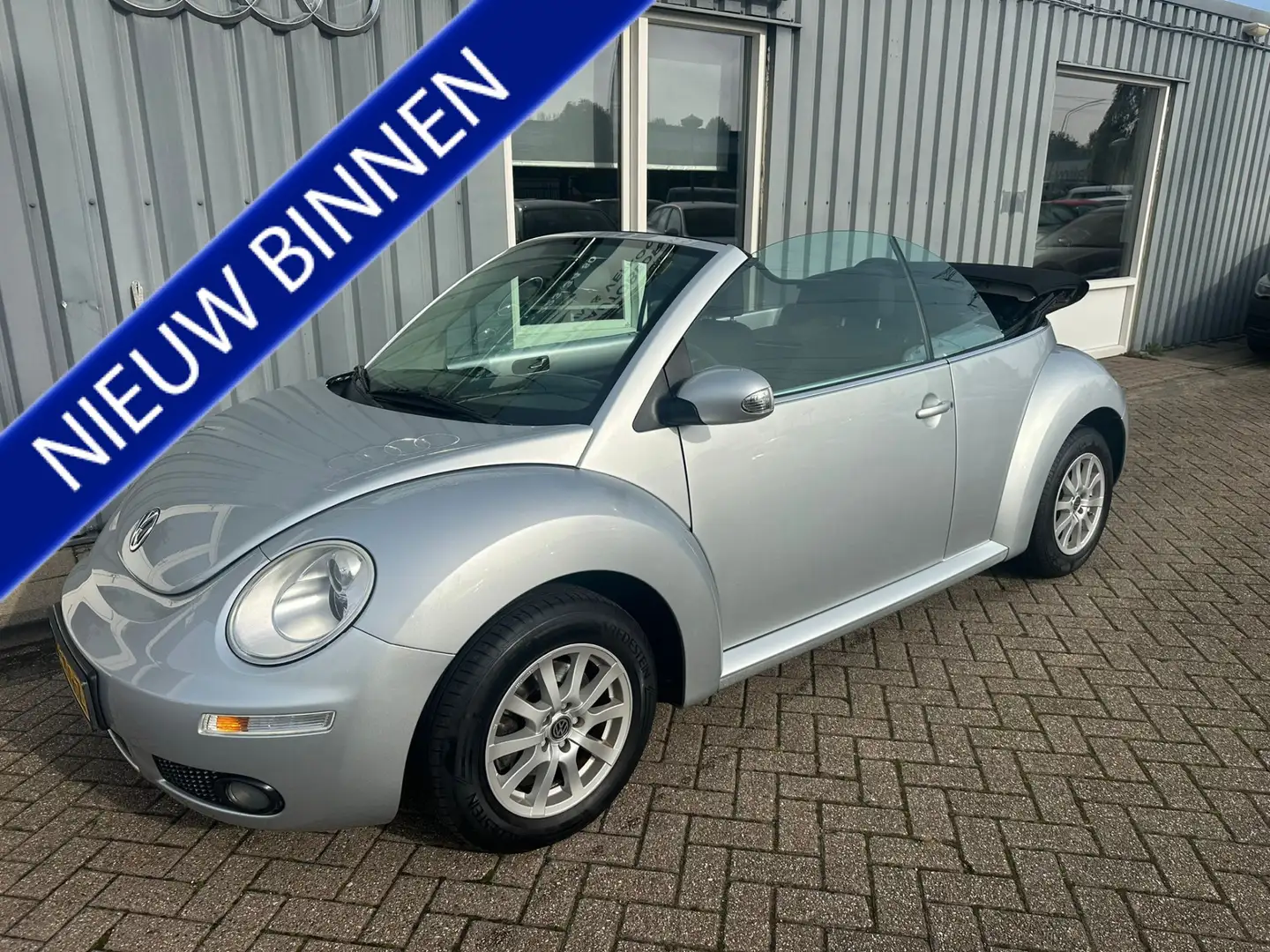 Volkswagen New Beetle Cabriolet 1.4-16V Trendline Grijs - 1
