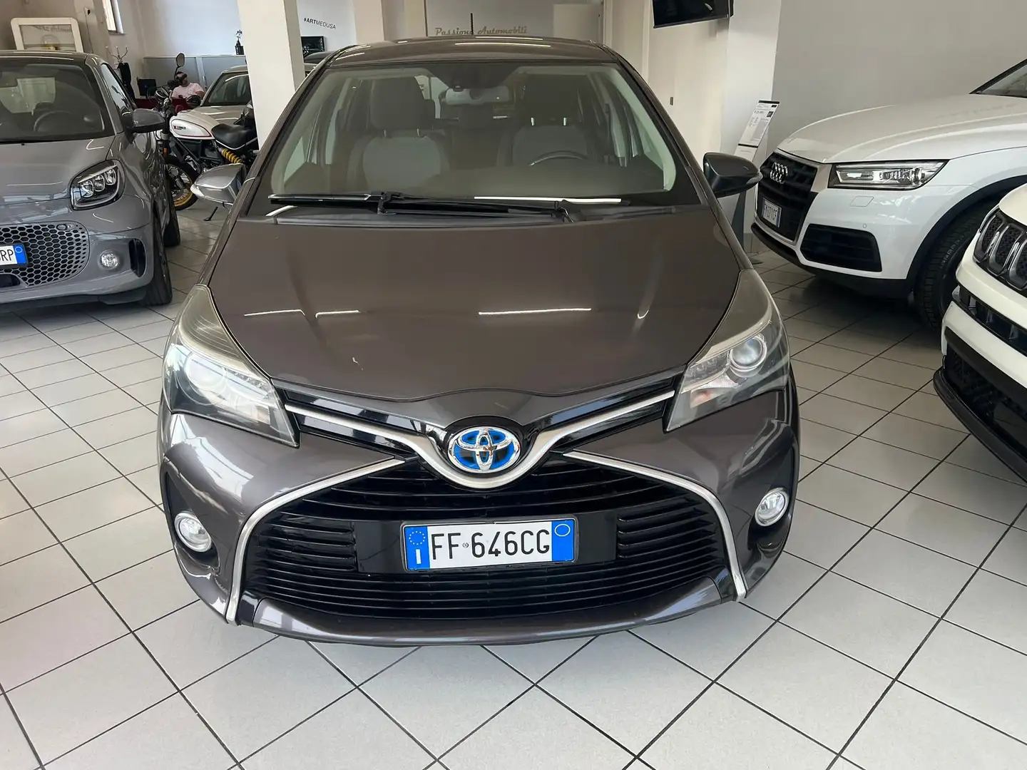 Toyota Yaris Yaris 5p 1.5h Cool TELECAMERA + Garanzia fino 2031 Grigio - 2