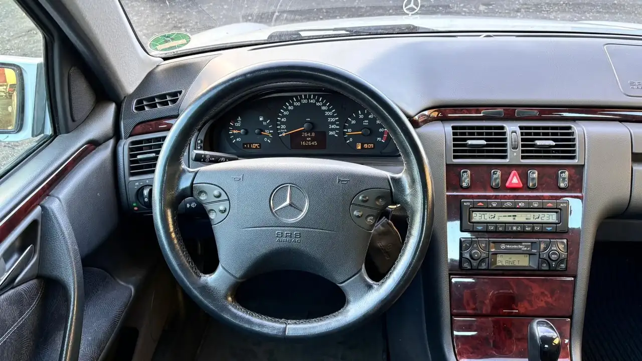 Mercedes-Benz E 240 ELEGANCE, foto 6