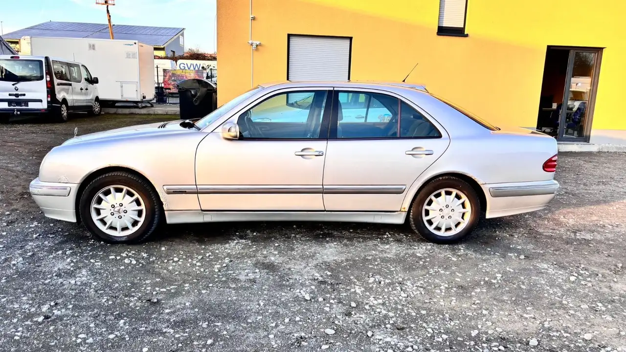 Mercedes-Benz E 240 ELEGANCE, foto 4