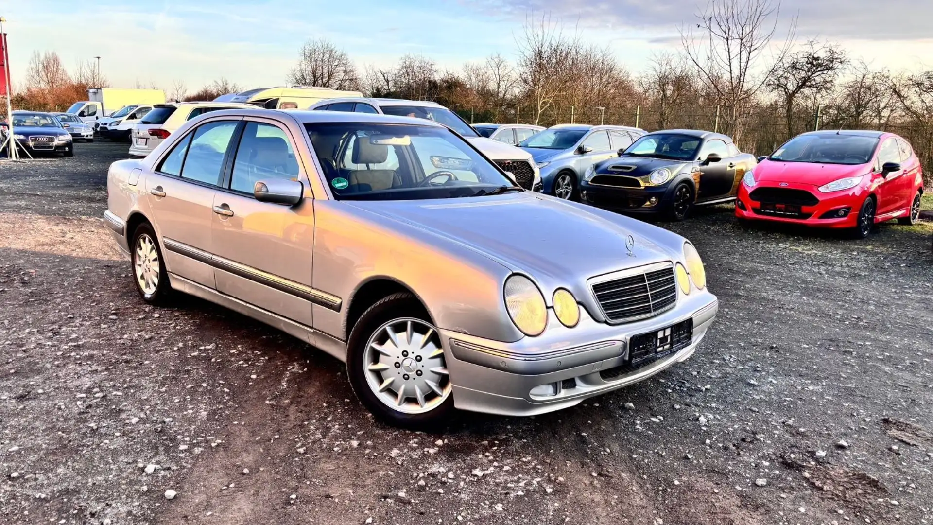 Mercedes-Benz E 240 ELEGANCE Silber - 1