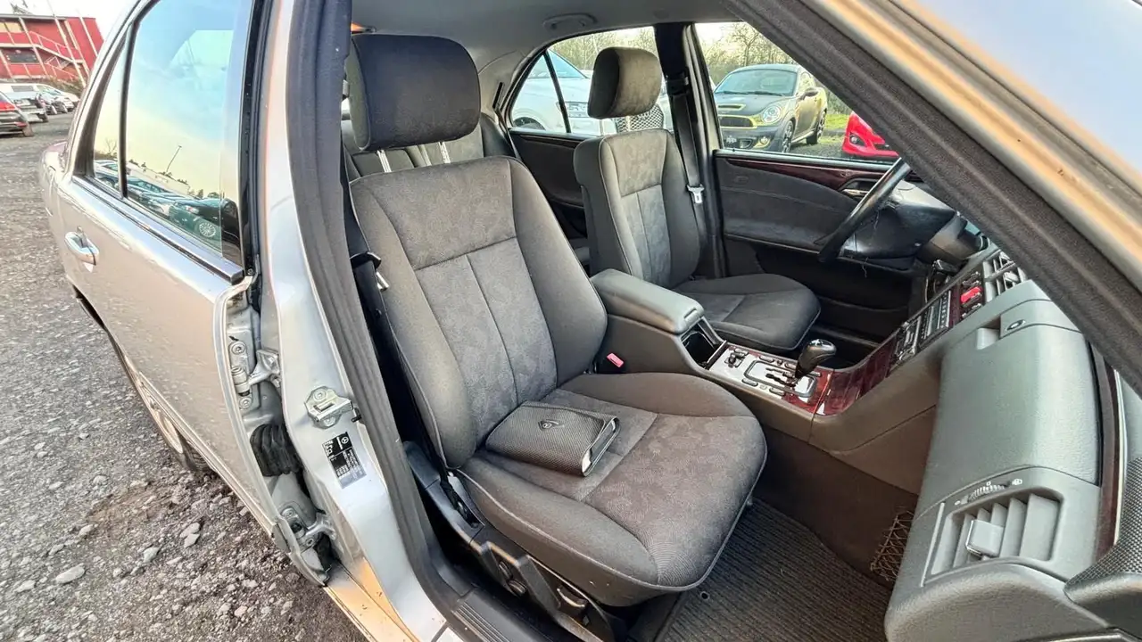 Mercedes-Benz E 240 ELEGANCE, foto 9