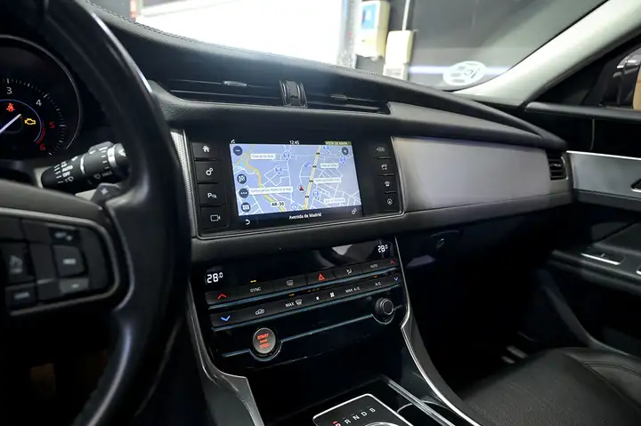 Jaguar XF 2.0 Diesel Prestige 2017, foto 29