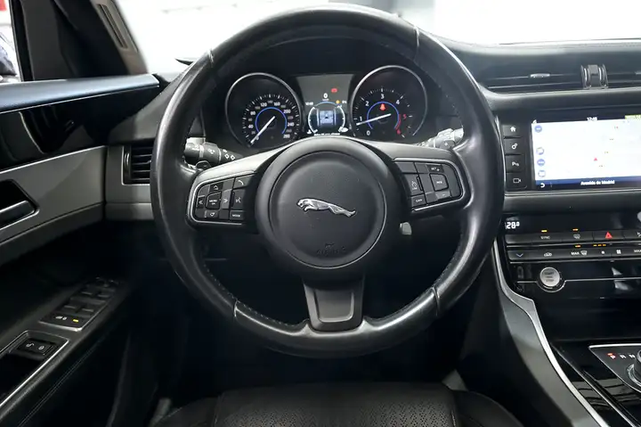 Jaguar XF 2.0 Diesel Prestige 2017, foto 28