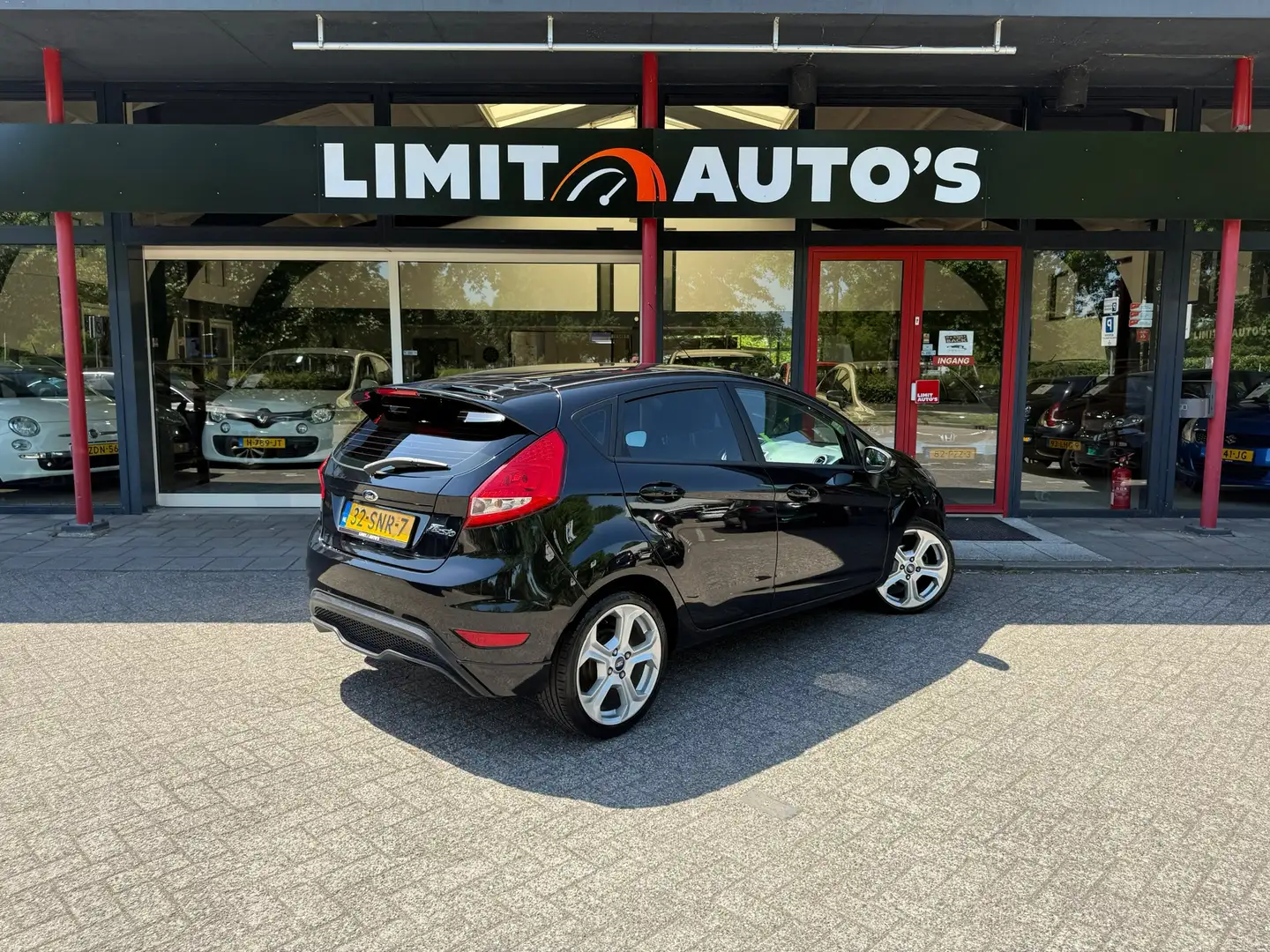 Ford Fiesta 1.25 Limited Airco/Cruise/El.armen/Lmv/Nap/Apk Zwart - 2