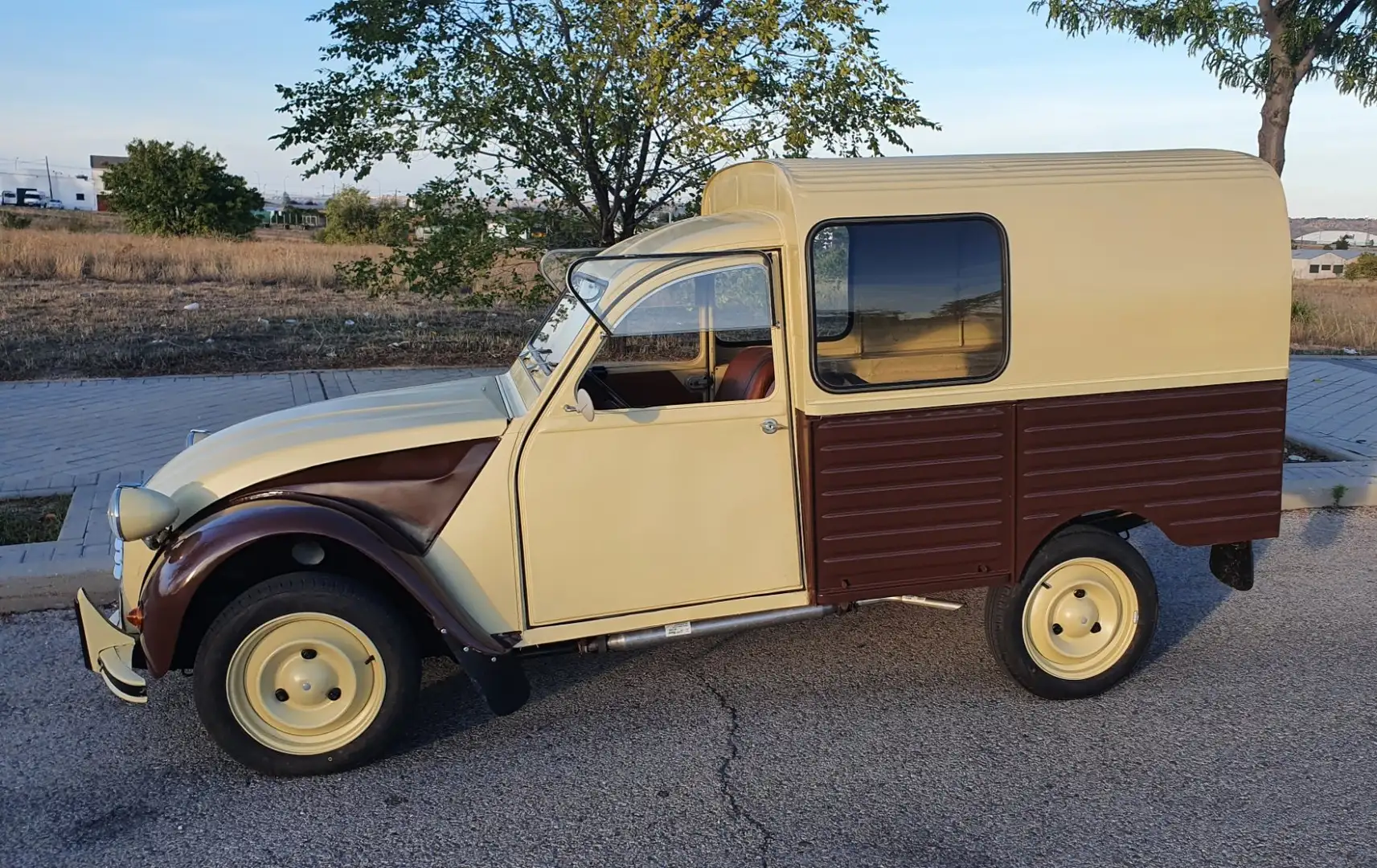 Citroen 2CV AKS400 bež - 1