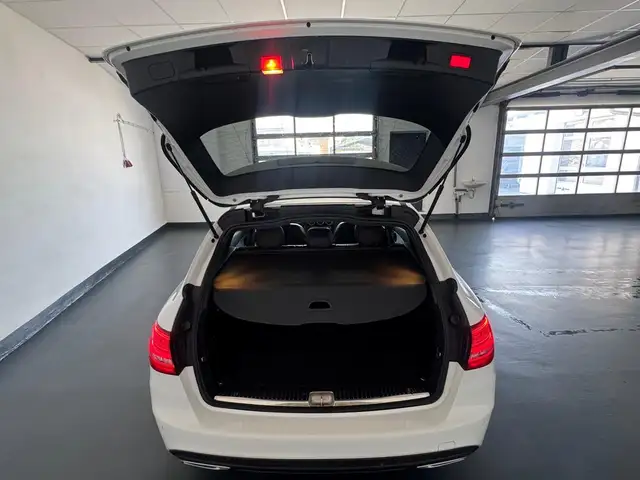 Mercedes-Benz C-Class view 10