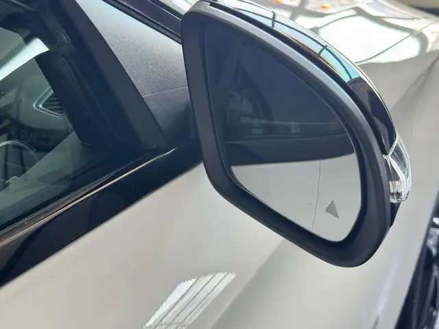 Mercedes-Benz C-Class view 14