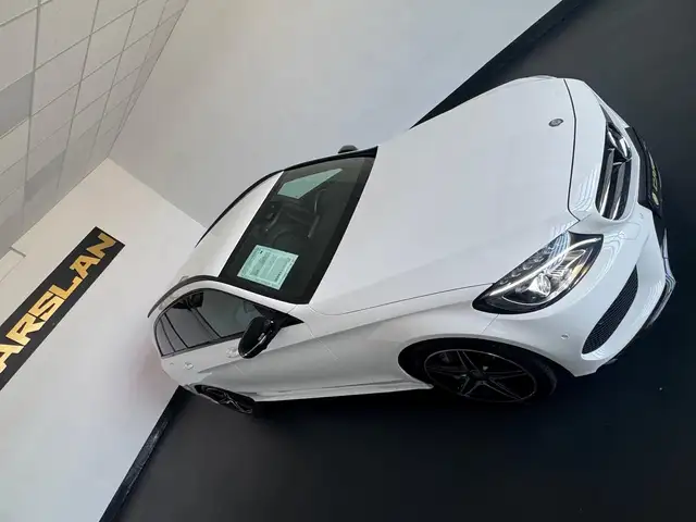Mercedes-Benz C-Class view 3