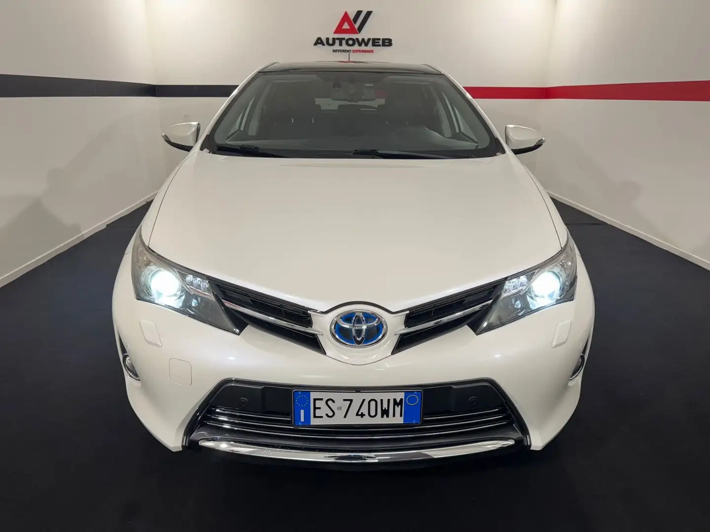 Toyota Auris Auris 1.8 Hybrid Lounge Bianco - 2