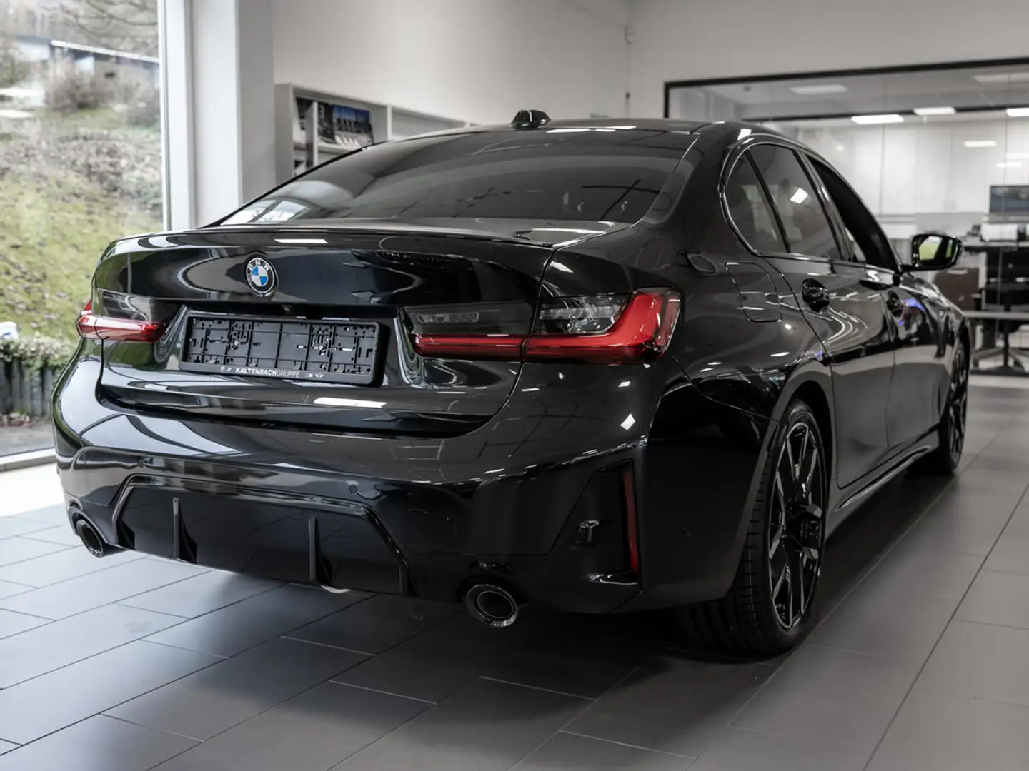 BMW 320 d M-Sportpaket AHK 360° HUD LED ACC Pro Negru - 2