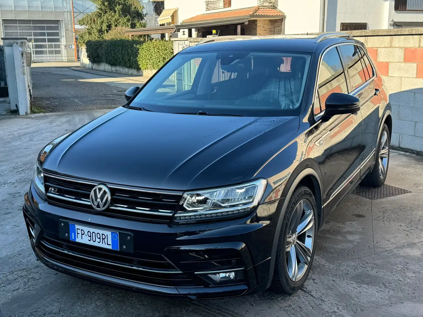 Volkswagen Tiguan Tiguan II 2016 1.4 tsi RLINE  125cv Nero - 1