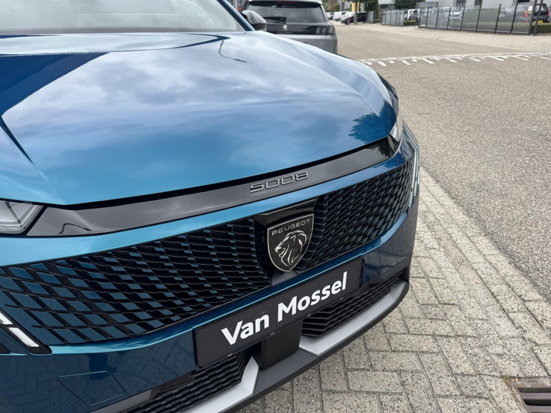 Peugeot 5008 1.6 Plug-in Hybrid 195 Allure 7p — photo 8