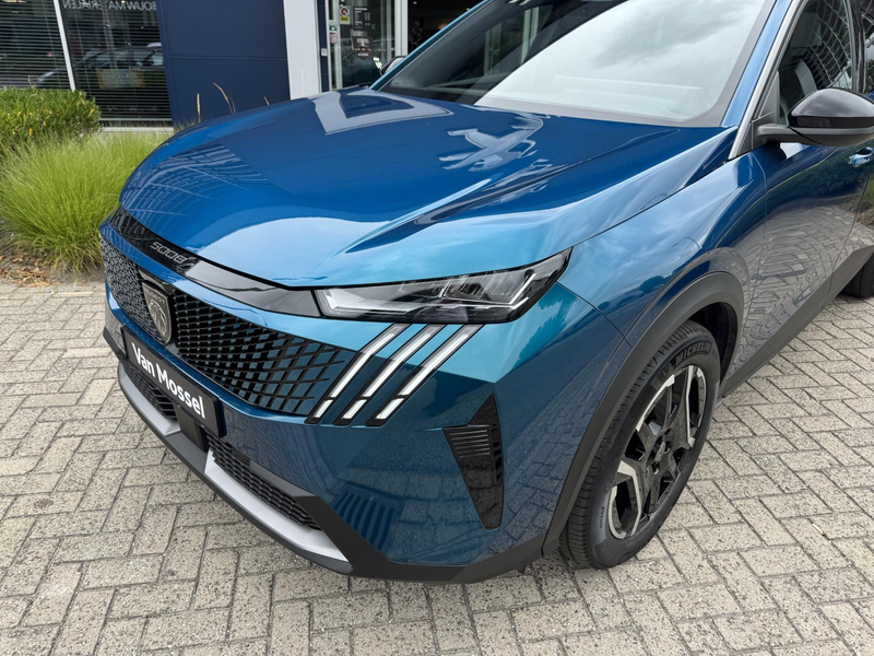 Peugeot 5008 1.6 Plug-in Hybrid 195 Allure 7p — photo 9