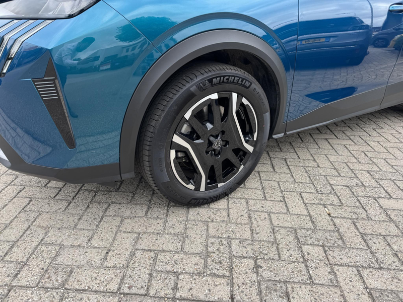 Peugeot 5008 1.6 Plug-in Hybrid 195 Allure 7p — photo 10