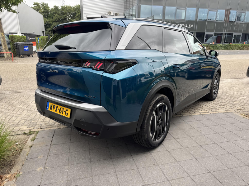 Peugeot 5008 1.6 Plug-in Hybrid 195 Allure 7p — photo 5