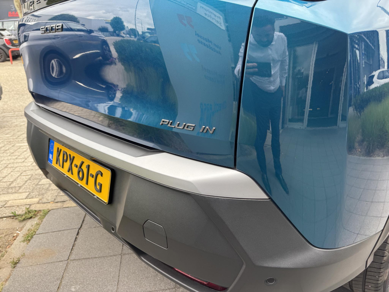 Peugeot 5008 1.6 Plug-in Hybrid 195 Allure 7p — photo 13