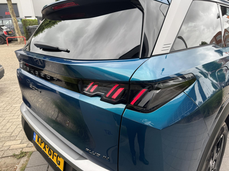 Peugeot 5008 1.6 Plug-in Hybrid 195 Allure 7p — photo 12