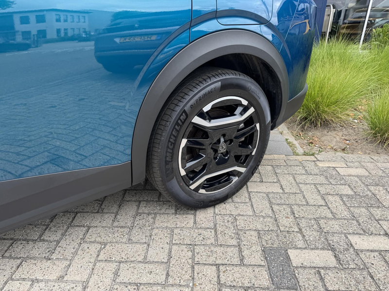 Peugeot 5008 1.6 Plug-in Hybrid 195 Allure 7p — photo 11