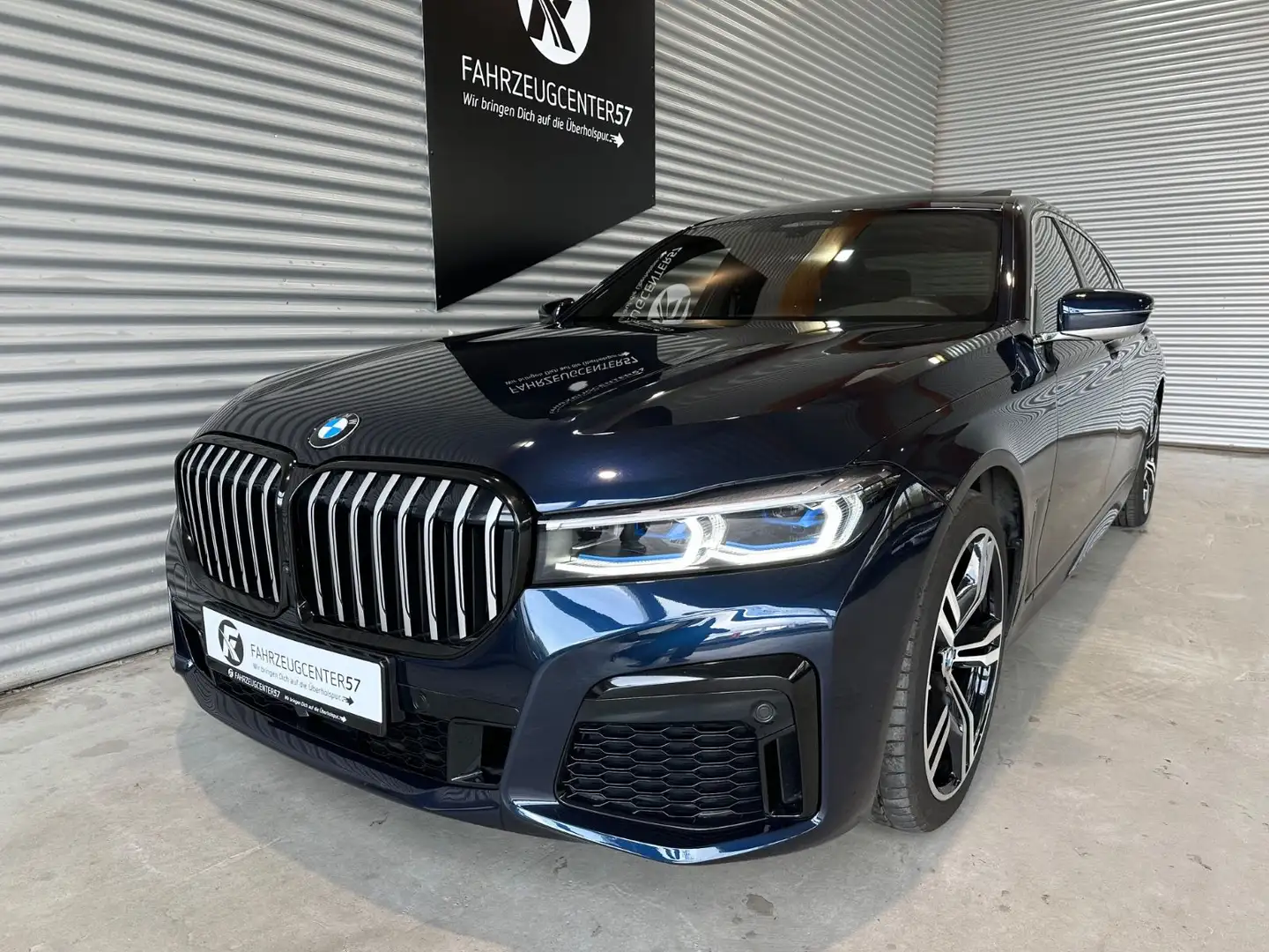 BMW 730 L d xDrive/LASER/360°/SKY LOUNGE/MASSAGE/H&K Синій - 2