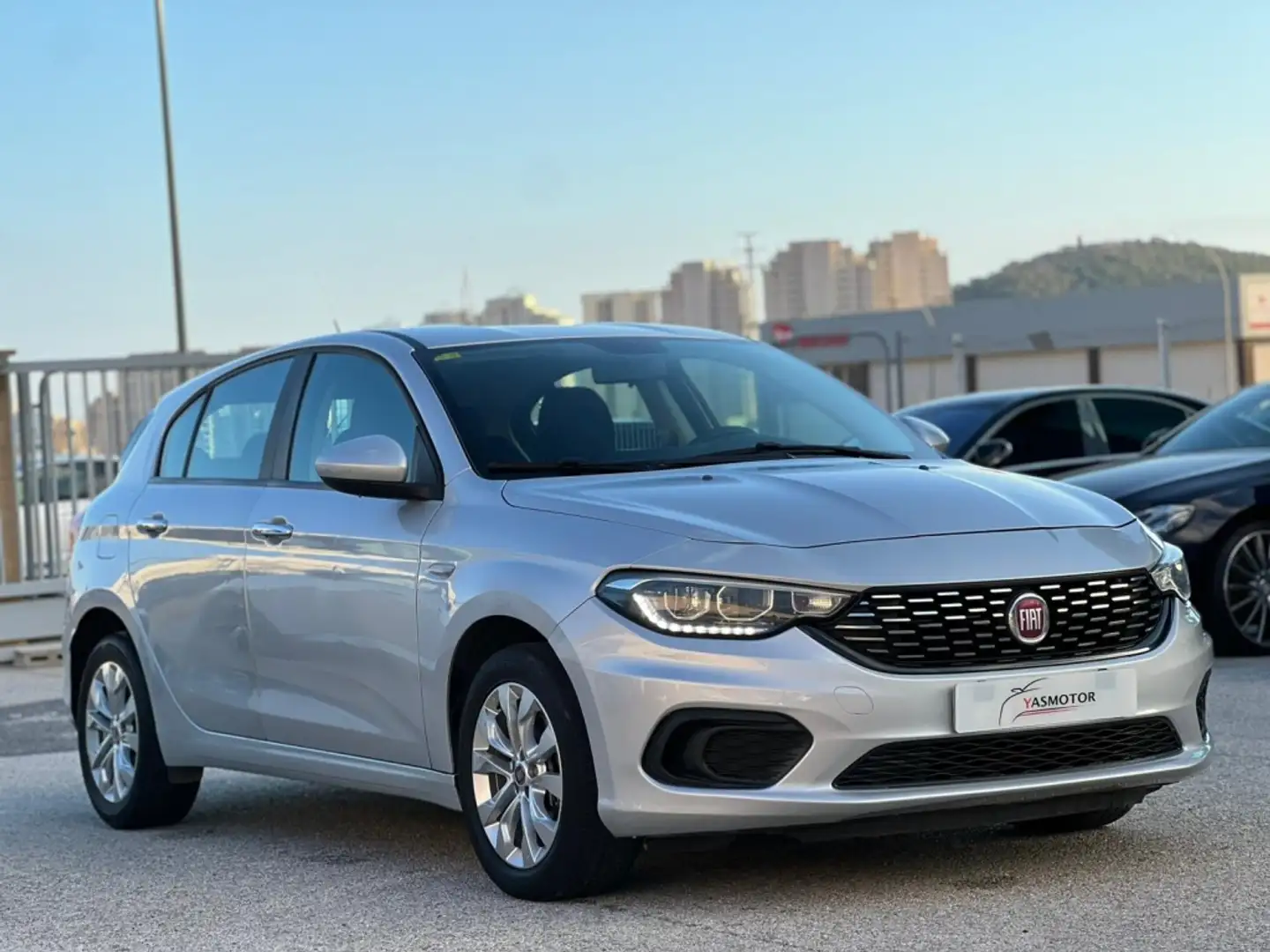 Fiat Tipo 1.4 Easy Grijs - 1
