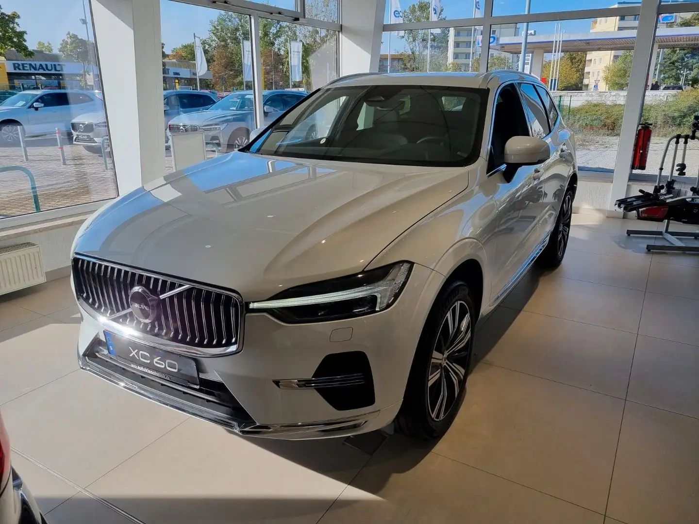 Volvo XC60 Plus Bright AWD LED T-Leder ACC Wipa Weiß - 1