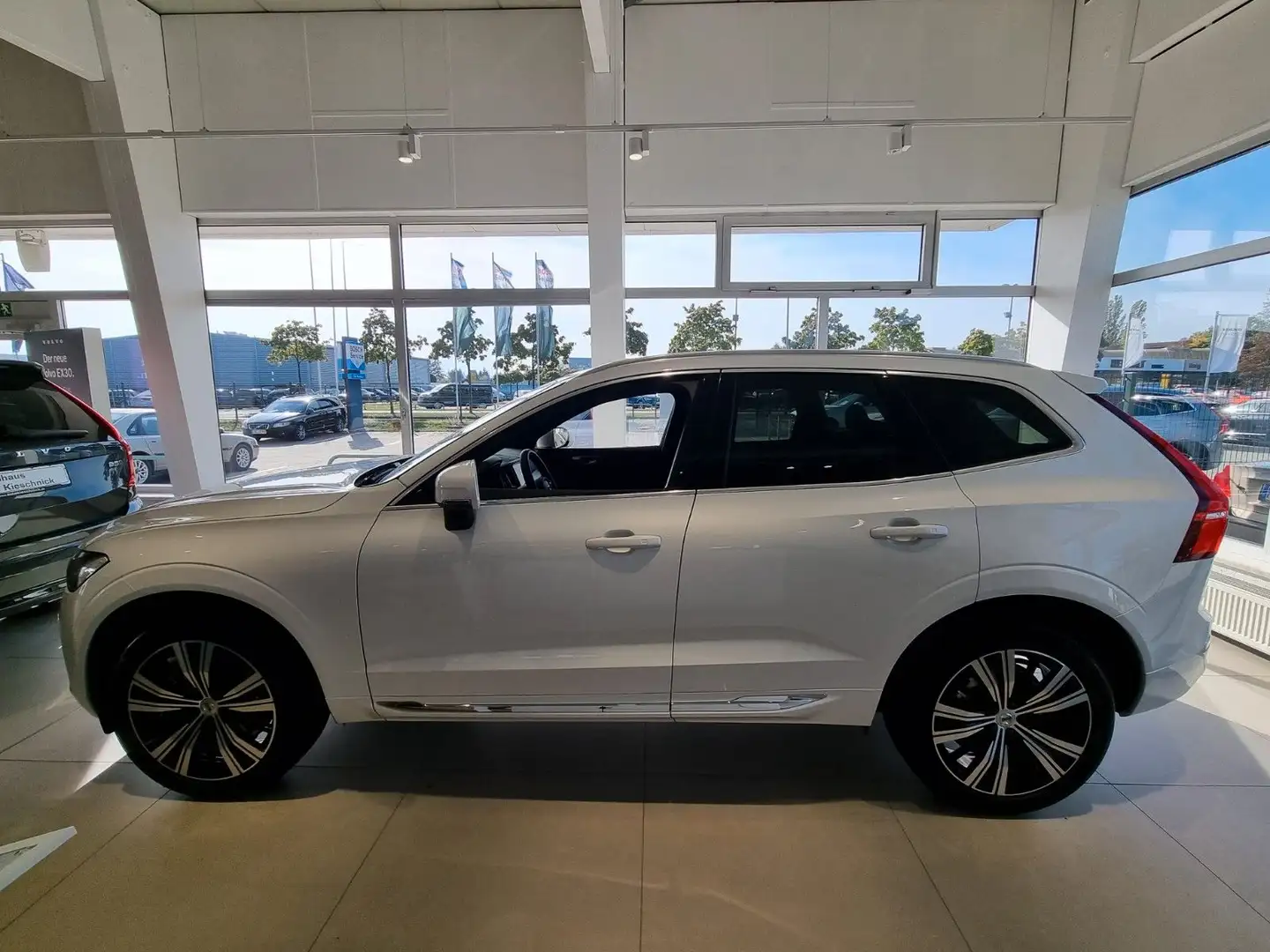 Volvo XC60 Plus Bright AWD LED T-Leder ACC Wipa Weiß - 2