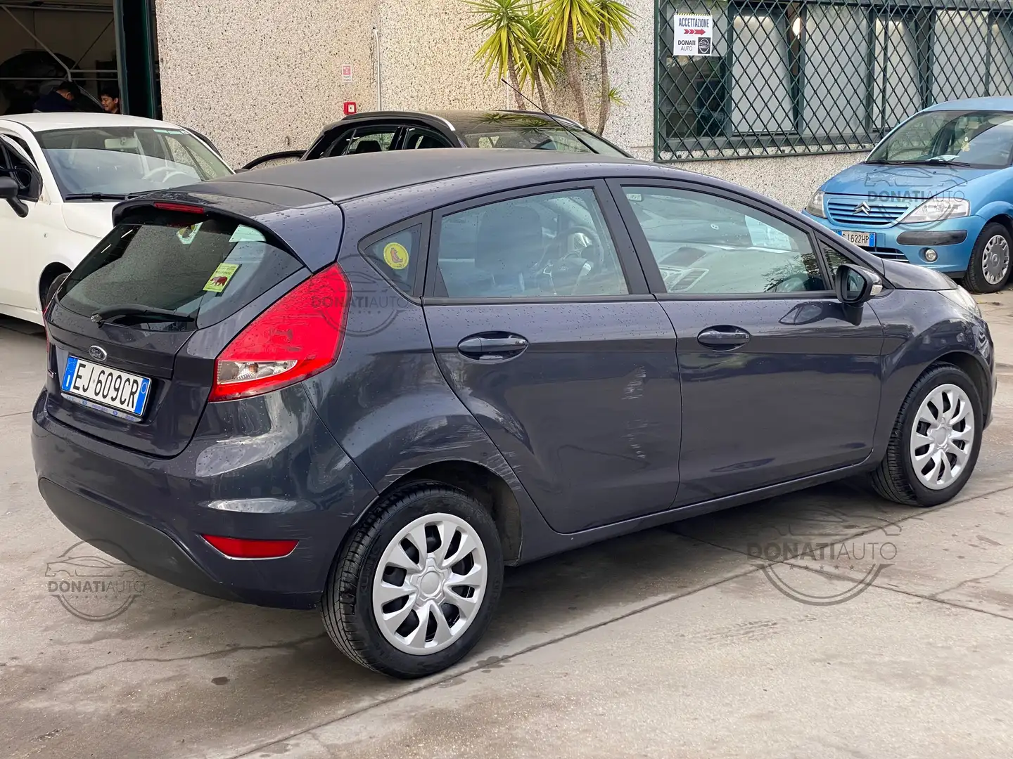 Ford Fiesta VI 5 porte 1.4 tdci Euro5 Manuale Grigio - 2
