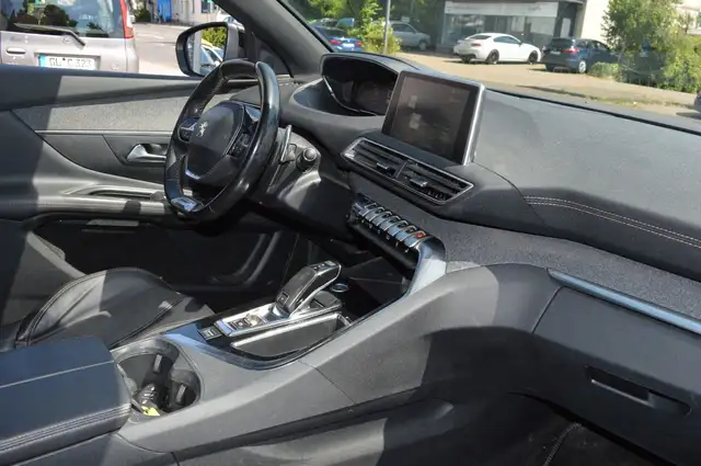 Peugeot 3008 view 10