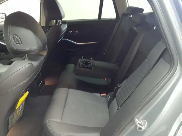 BMW 3 Series view 14
