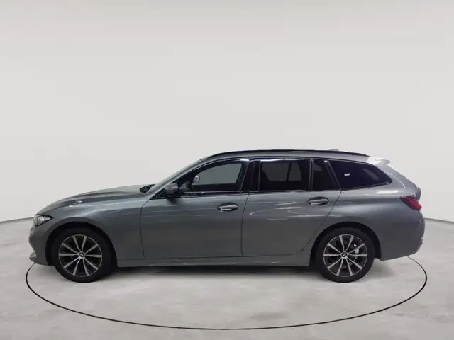 BMW 3 Series view 6