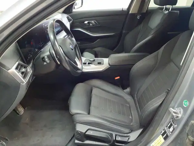 BMW 3 Series view 8