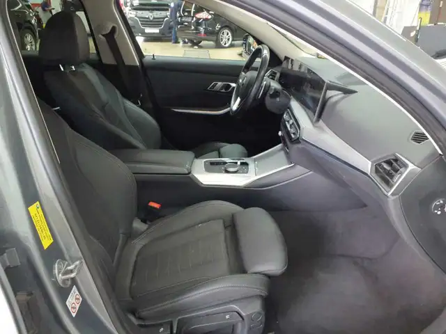 BMW 3 Series view 7