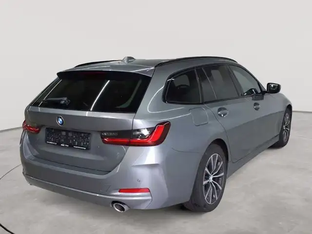 BMW 3 Series view 4