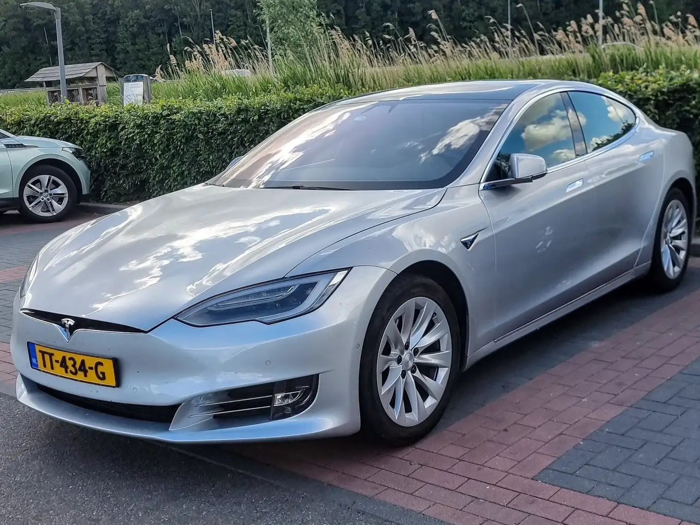 Tesla Model S Model S 75D Base Ezüst - 2