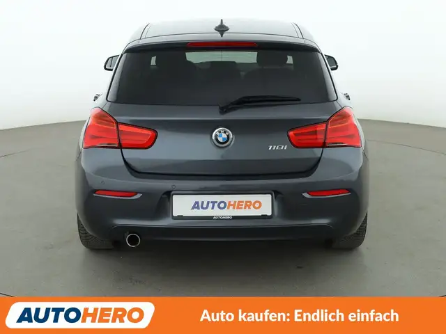 BMW 1 Series view 5