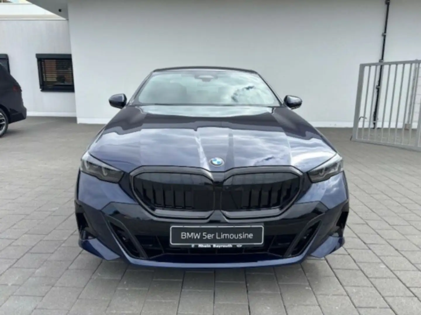 BMW 540 d xDrive Limousine M Sportpaket Blau - 2