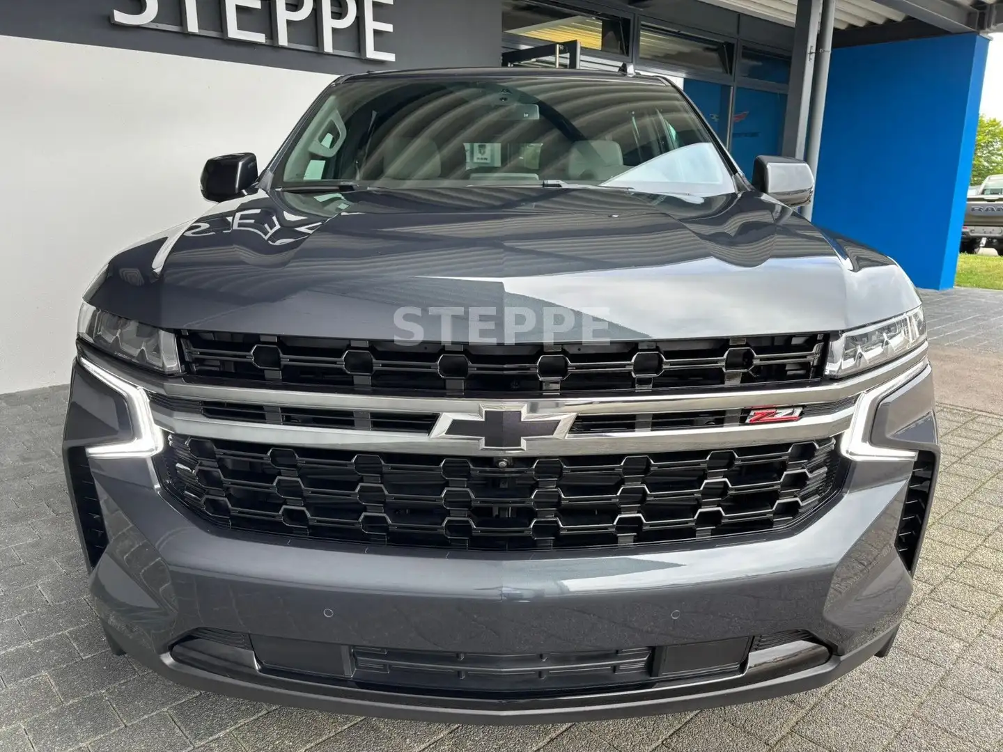 Chevrolet Tahoe 5,3 V8 AWD Z71 AHK  20Alu Grau - 2