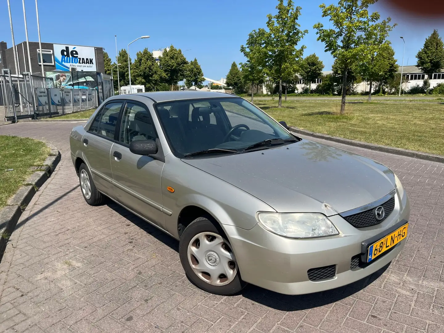 Mazda 323 1.3i Comfort Beige - 2
