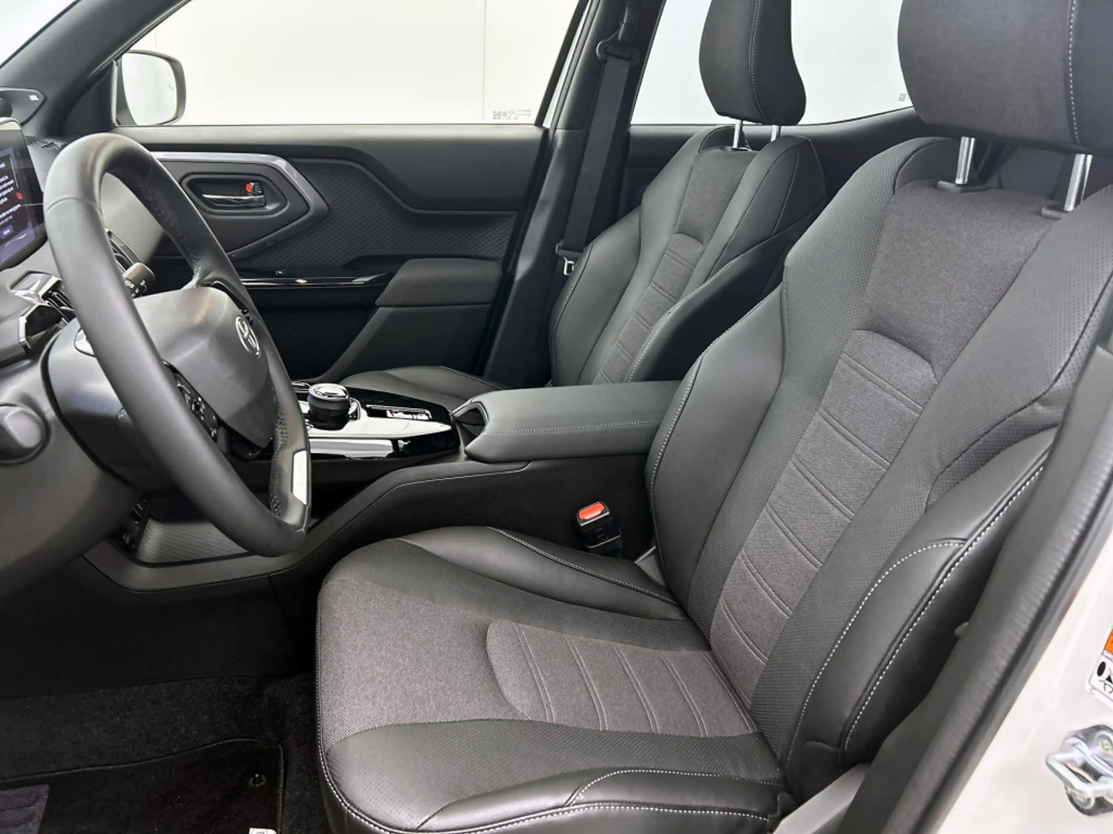 Toyota Urban Cruiser Executive 61 kWh Demo CvZ — photo 6