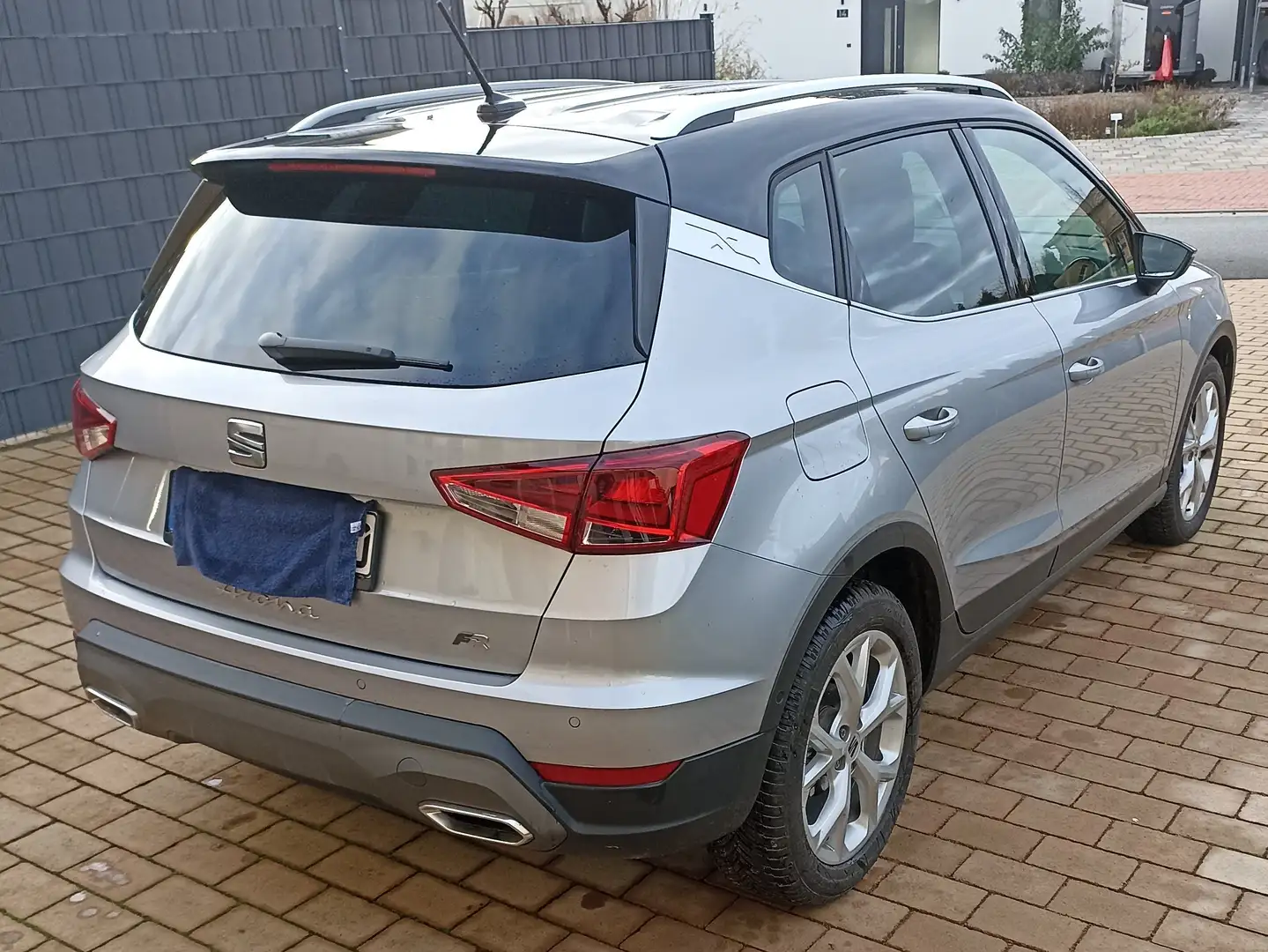 SEAT Arona Arona FR 1,5 TSI DSG/5J.Gar/Allw.Reifen/ACC/LED+ Silber - 2