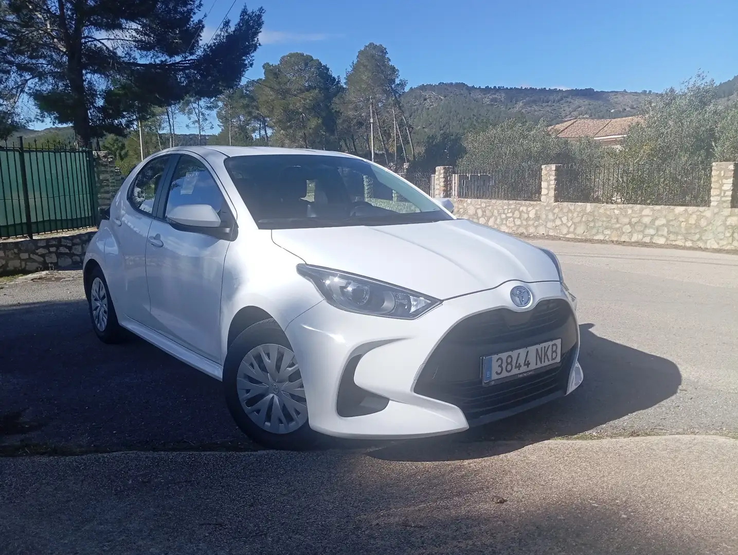 Toyota Yaris 120H 1.5 Active Plus - 1