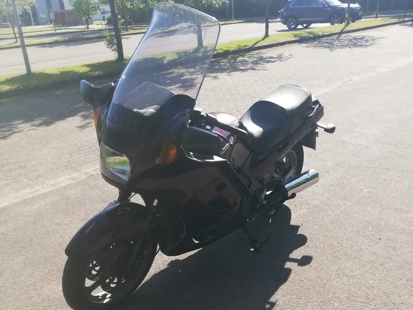 Kawasaki GTR 1000 Червоний - 1