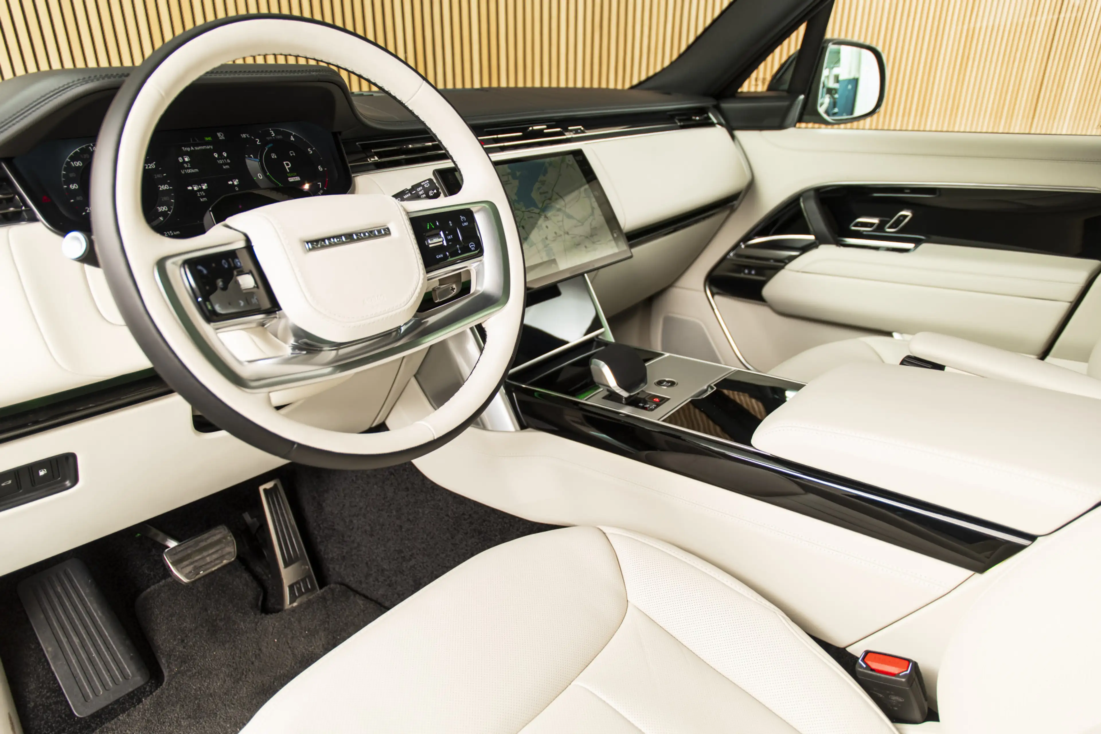 Land Rover Range Rover 3.0 P460e HSE PERLINO LEATHER | MASSAGE | TOWB | P — photo 13